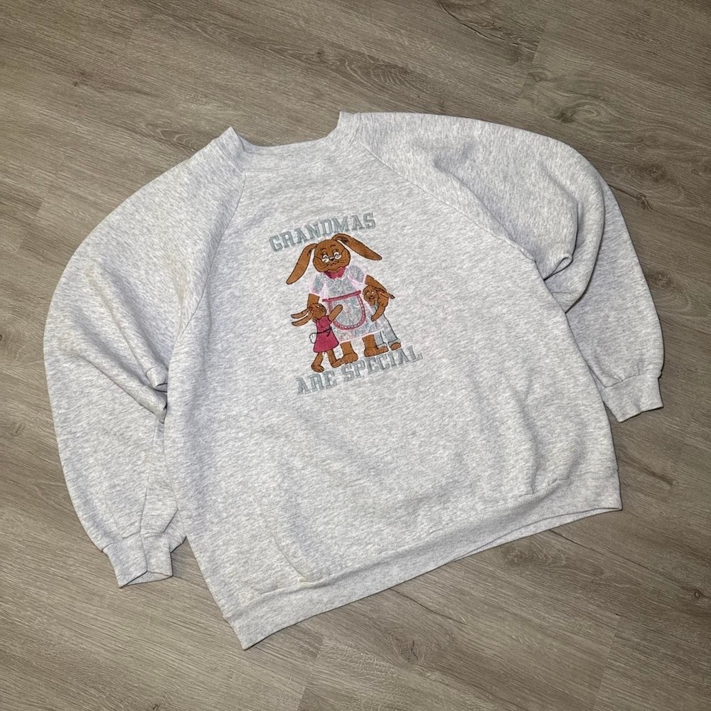 Gray vintage 90s grandma crewneck sweatshirt 'GRANDMAS ARE SPECIAL'